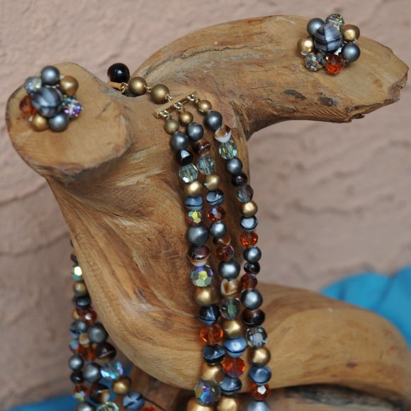 Vintage Laguna Necklace and Earrings - Picture 5 of 6